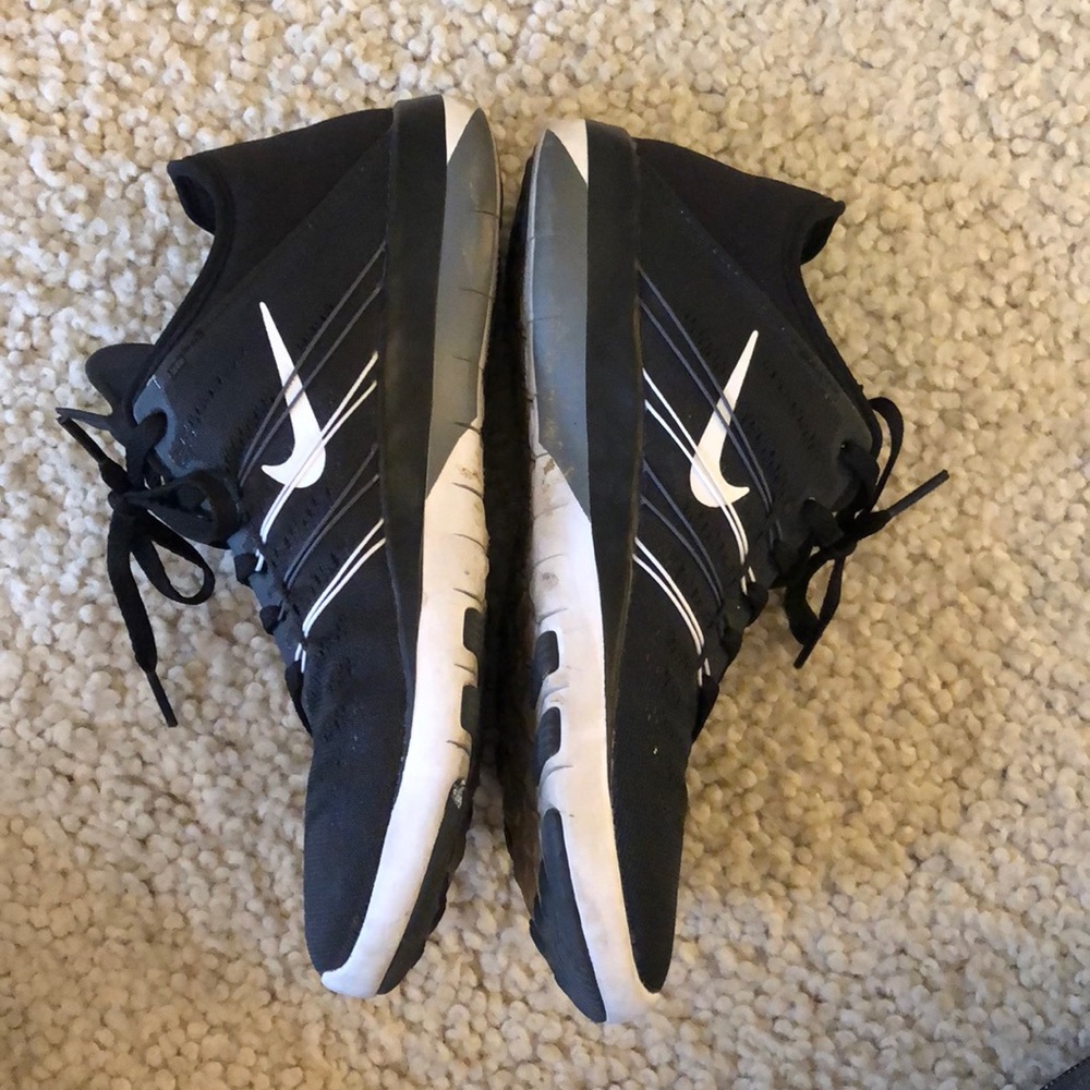 Women’s Nike shoes size 6.5